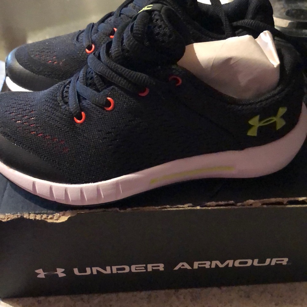 Boys sneakers